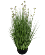 Konstgräs Purjolök Blomma Lök Gräskruka 100cm brandskyddsmedel har en svart kruka med höga, tunna gröna konstgjorda blad och små lila blommor på långa stjälkar, mot en vit bakgrund.