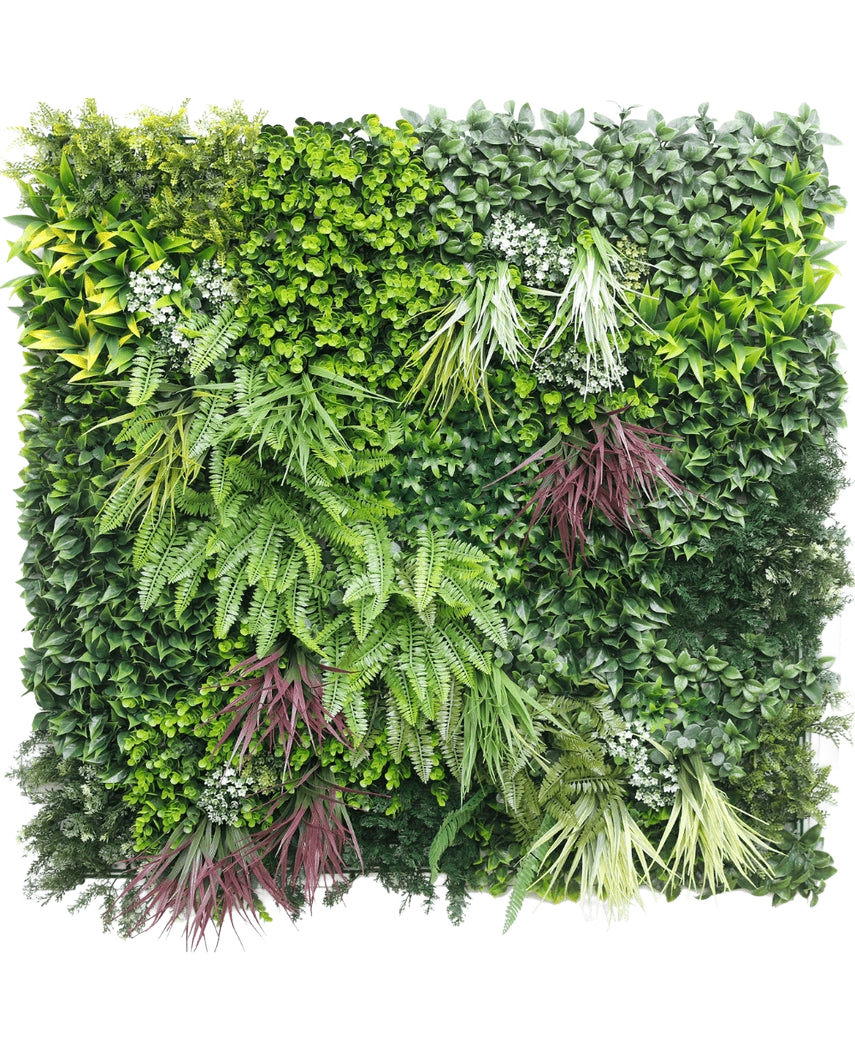 Artificiell Hedge Paradise 100x100 cm UV är en vertikal trädgårdsvägg med tätt grönt och lila löv, inklusive ormbunkar och lummiga växter, arrangerade i en kvadrat mot en vit bakgrund.