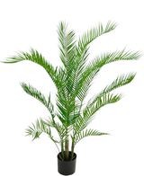 De Kunstplant Chamaedorea 120 cm is een kunstpalm met lange, slanke groene bladeren in een zwarte ronde pot, tegen een effen witte achtergrond.