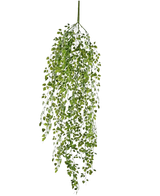 Den konstgjorda hängande växten mini murgröna 91 cm har gröna blad på tunna stjälkar mot en vanlig vit bakgrund.